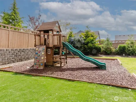 1424 40th Street SE Puyallup WA 98372