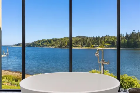 10555 NE Seaborn Road Bainbridge Island WA 98110