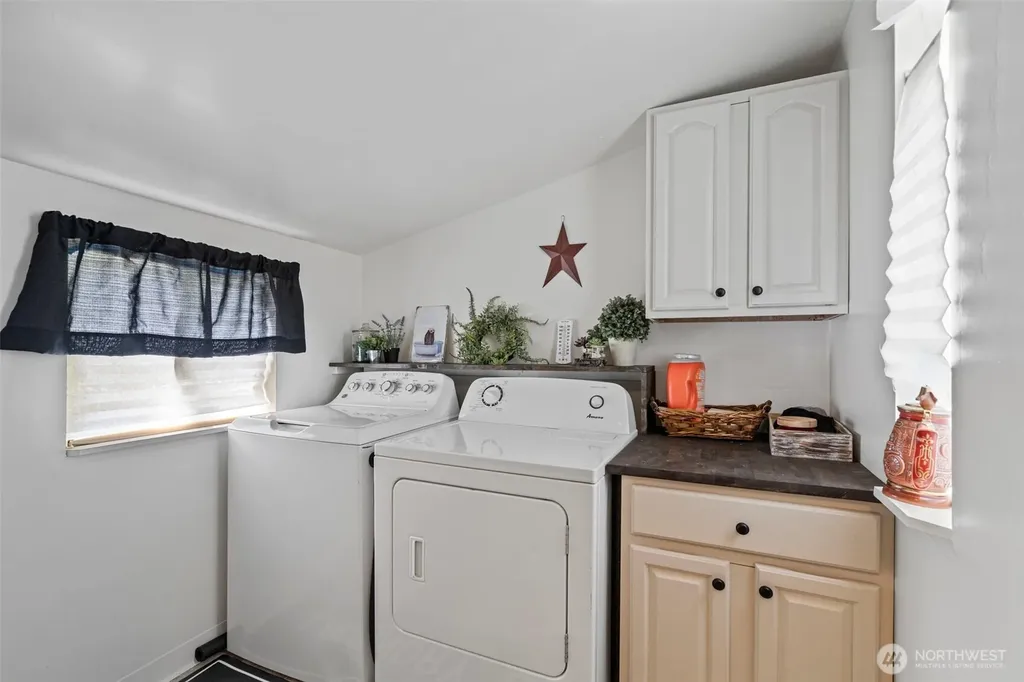 1519 Us Highway 12 Ethel WA 98542
