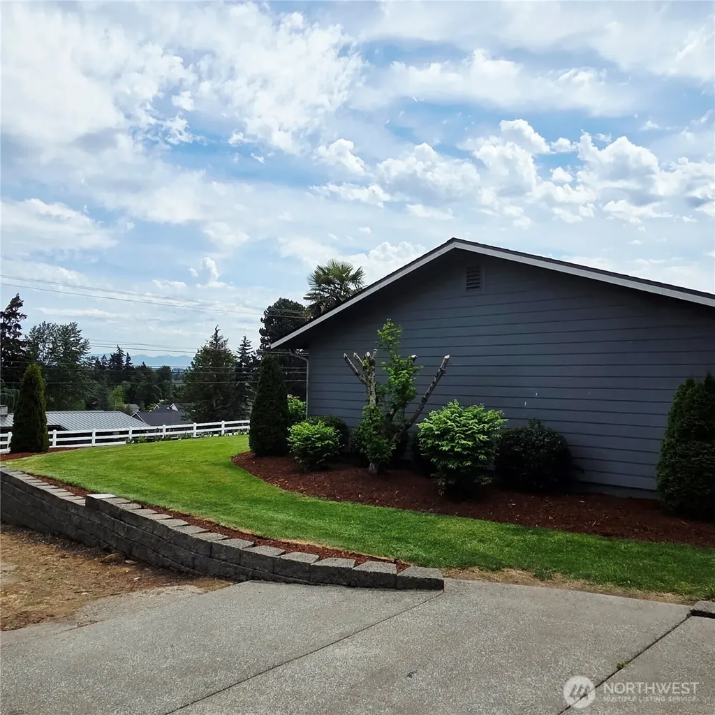 6919 90th Street E Puyallup WA 98371