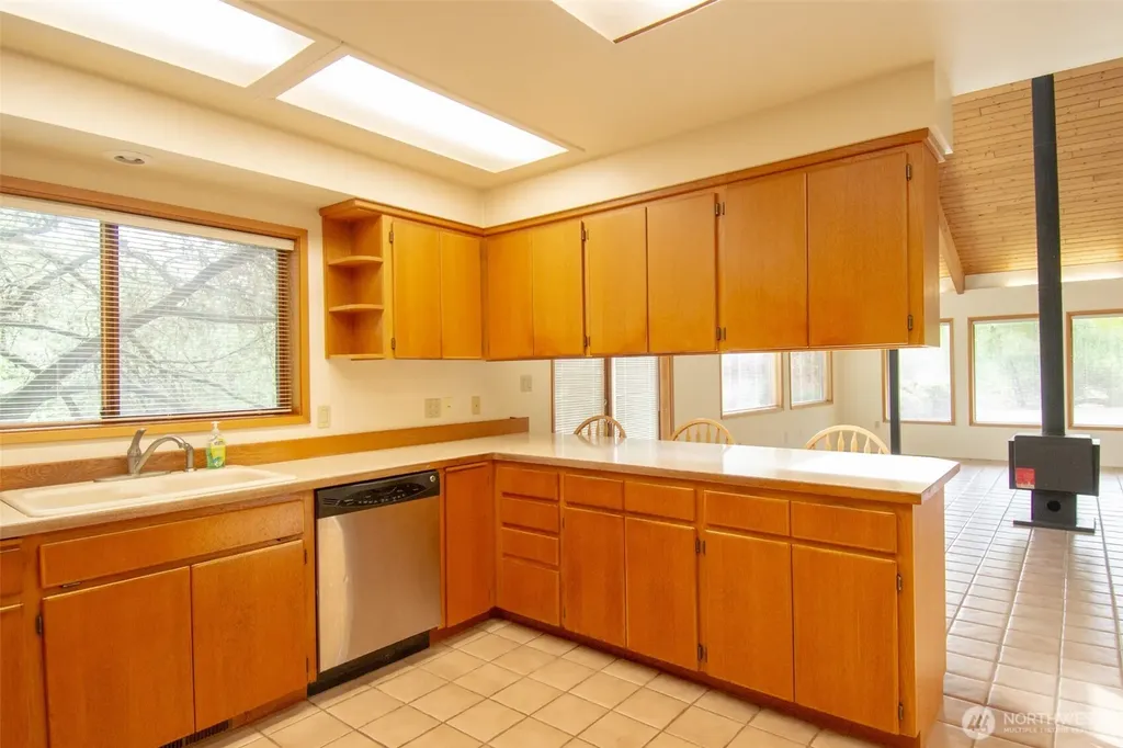 1526 36th Avenue NE Olympia WA 98506