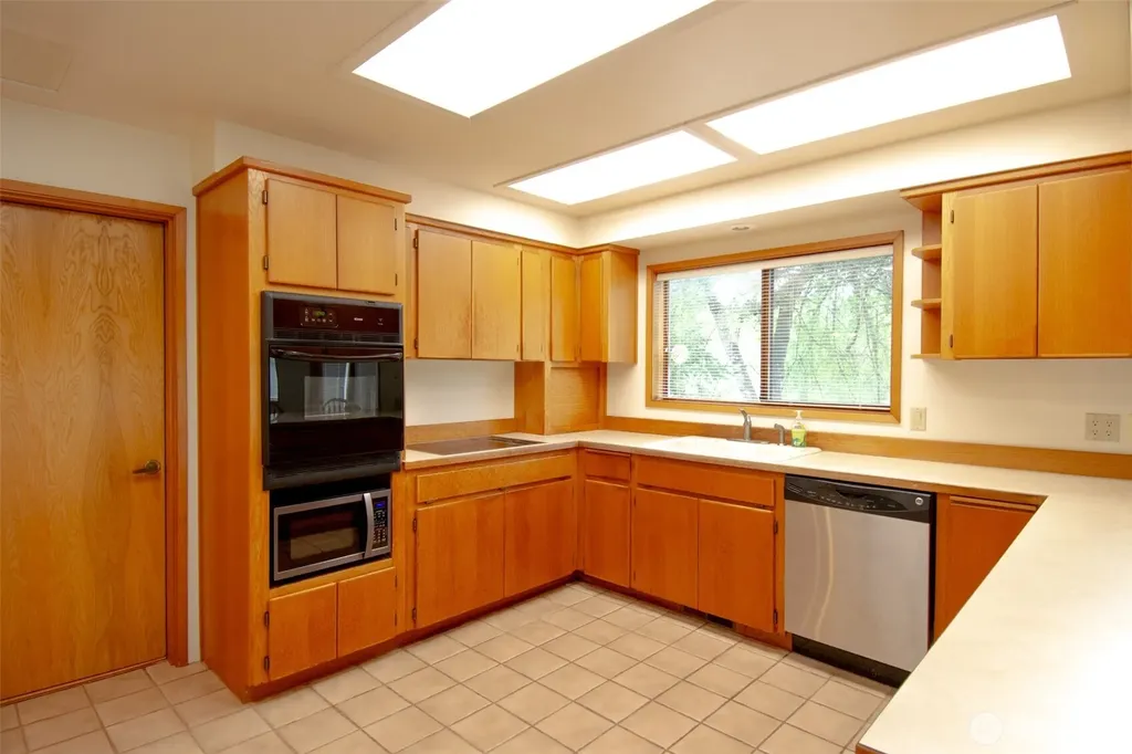 1526 36th Avenue NE Olympia WA 98506