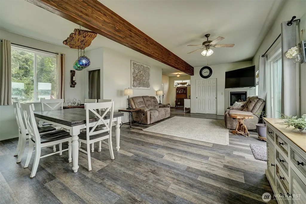 40590 N Us Highway 101 Lilliwaup WA 98555