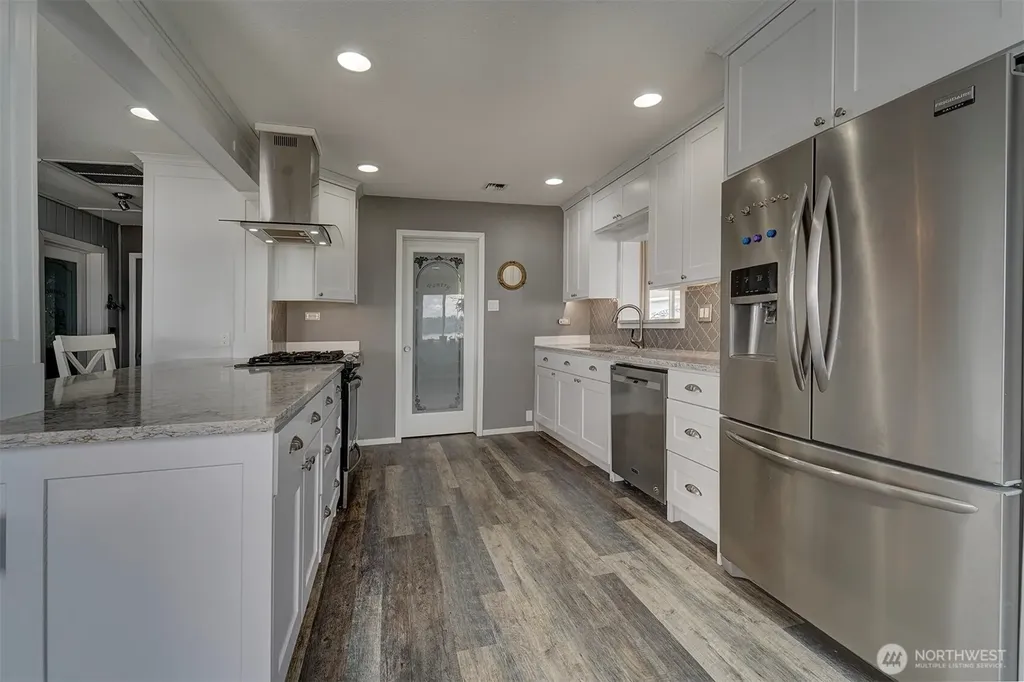 40590 N Us Highway 101 Lilliwaup WA 98555
