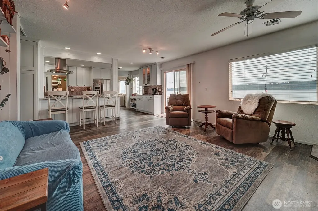 40590 N Us Highway 101 Lilliwaup WA 98555