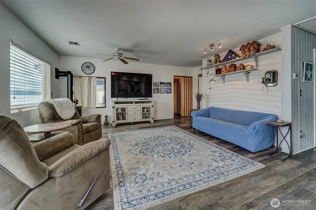 40590 N Us Highway 101 Lilliwaup WA 98555