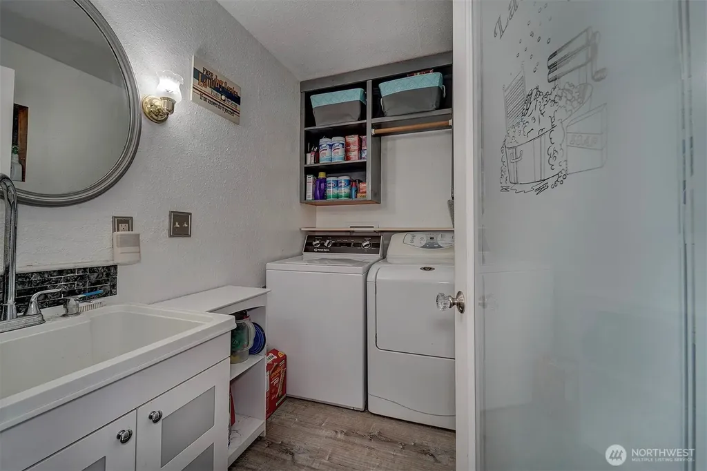40590 N Us Highway 101 Lilliwaup WA 98555