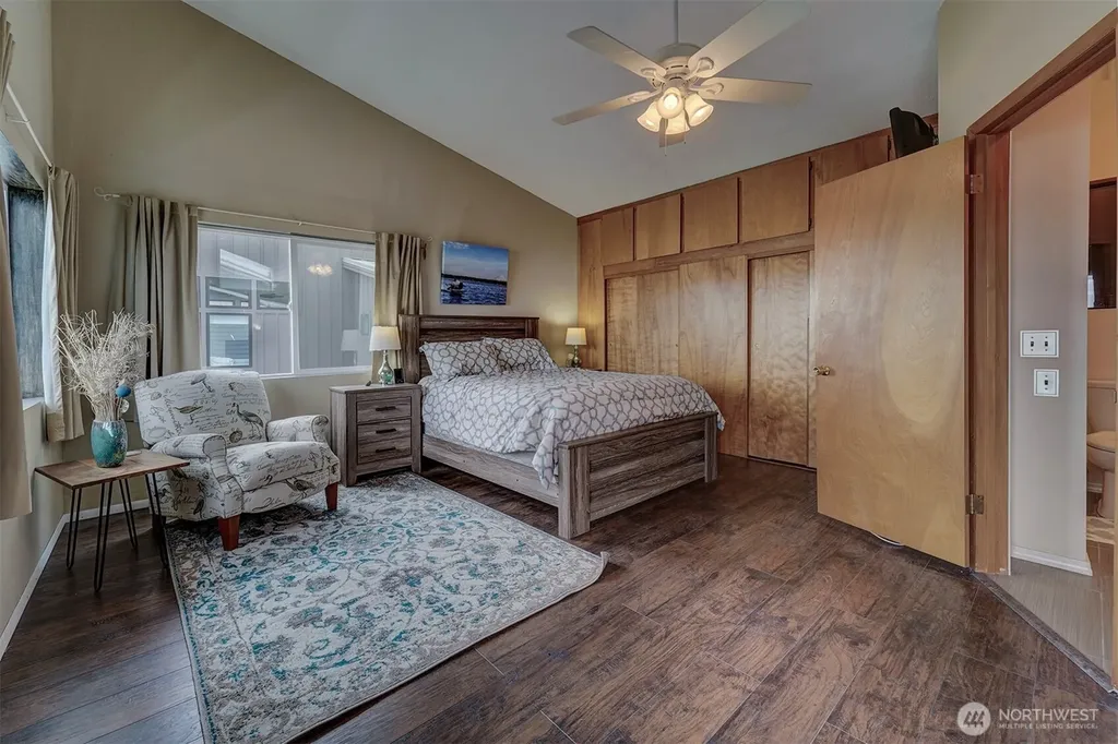 40590 N Us Highway 101 Lilliwaup WA 98555