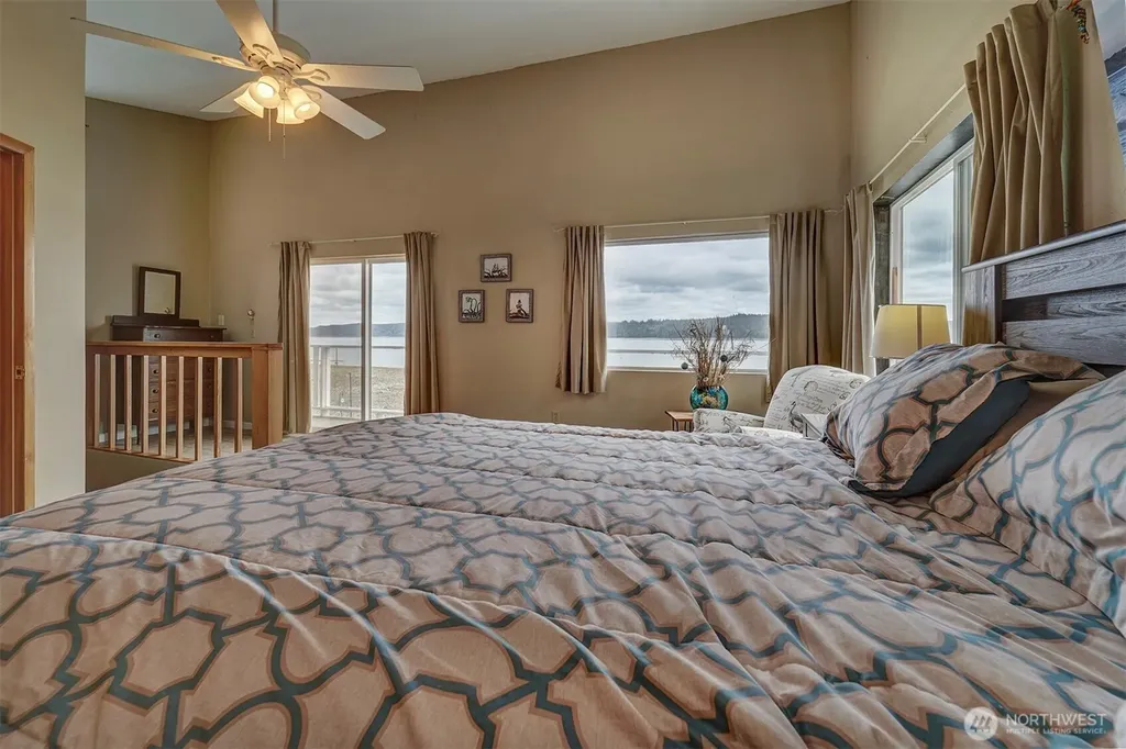 40590 N Us Highway 101 Lilliwaup WA 98555