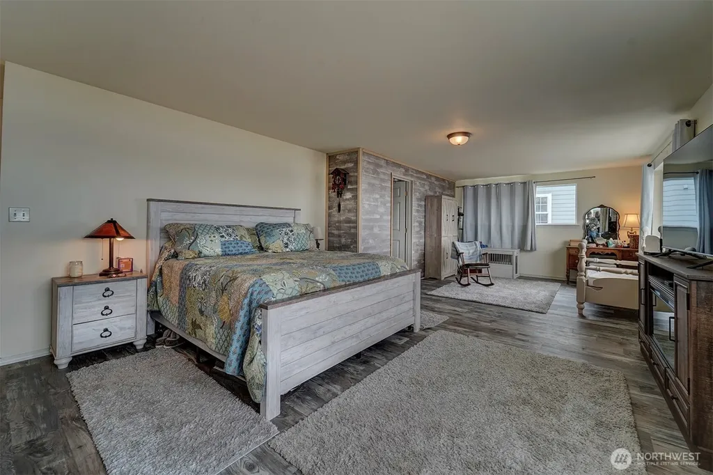 40590 N Us Highway 101 Lilliwaup WA 98555