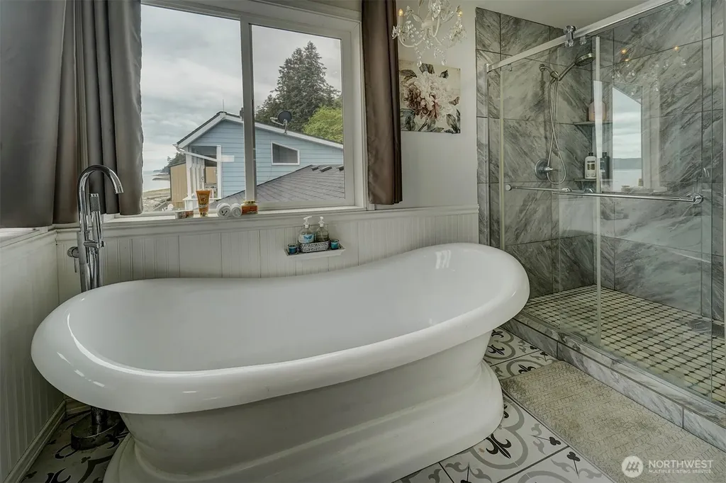 40590 N Us Highway 101 Lilliwaup WA 98555