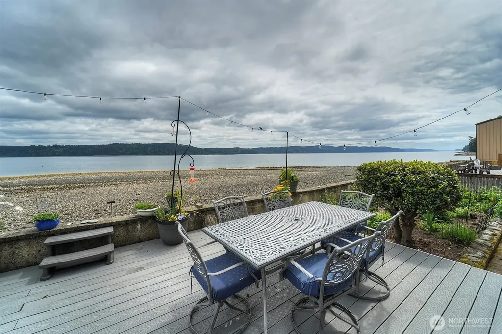 40590 N Us Highway 101 Lilliwaup WA 98555