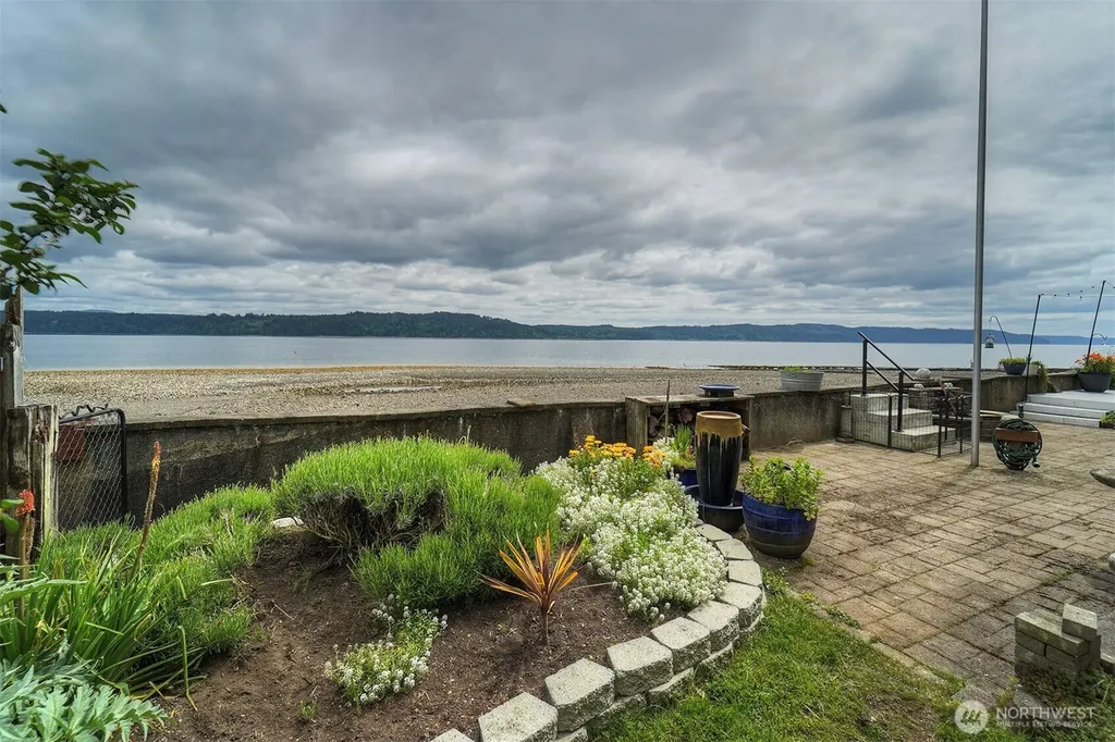 40590 N Us Highway 101 Lilliwaup WA 98555