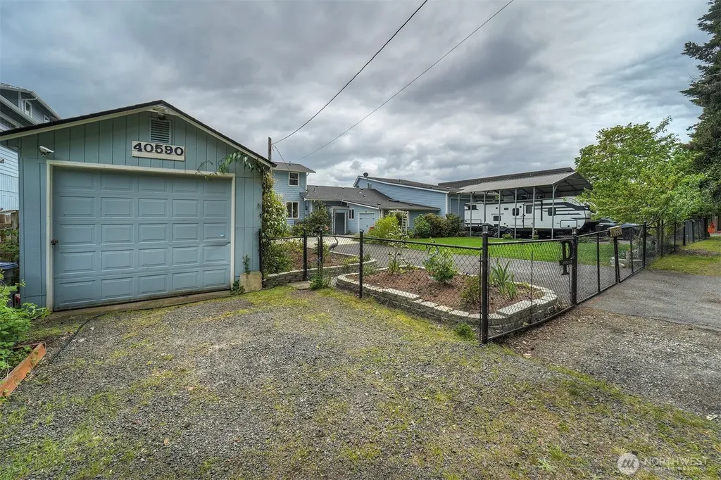 40590 N Us Highway 101 Lilliwaup WA 98555