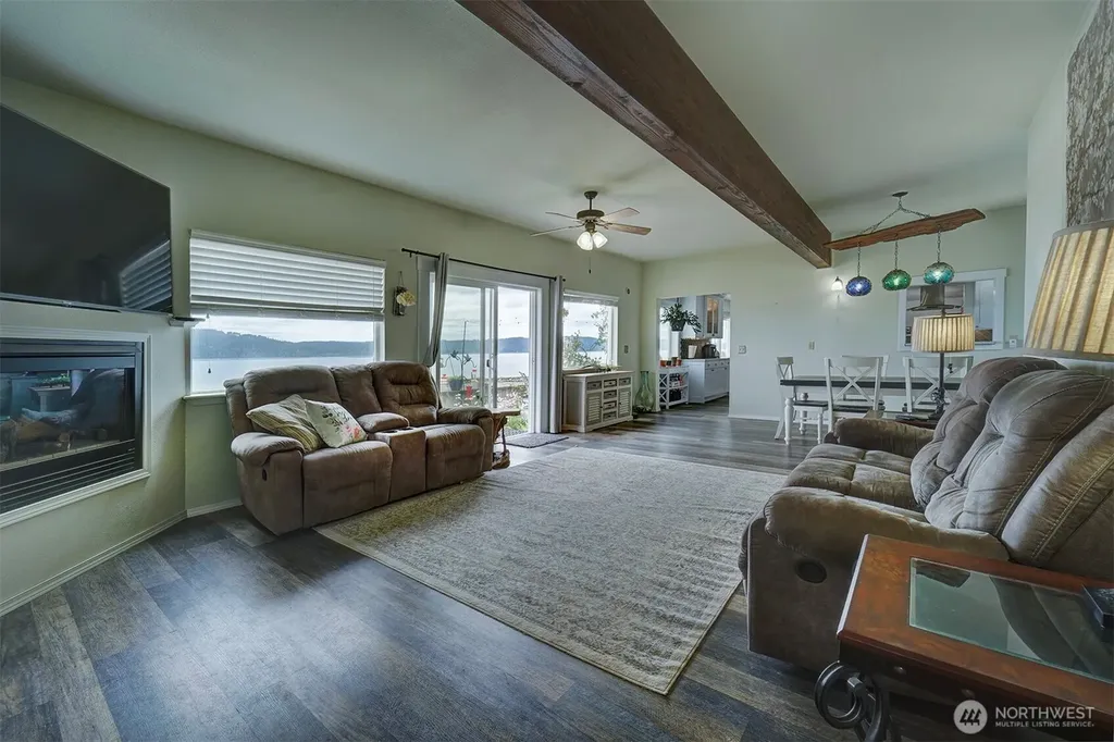 40590 N Us Highway 101 Lilliwaup WA 98555