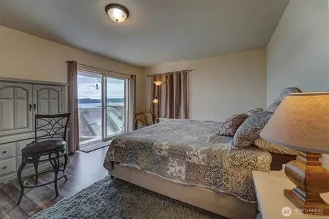 40590 N Us Highway 101 Lilliwaup WA 98555