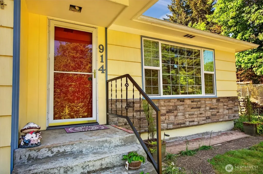914 Coal Creek Road Longview WA 98632