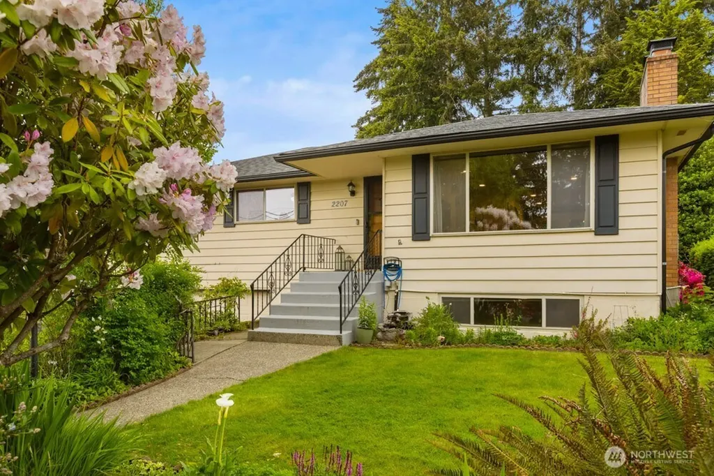 2207 N Whitman Tacoma WA 98406
