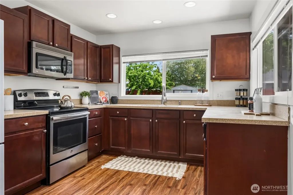 516 Pelly Avenue N Renton WA 98057