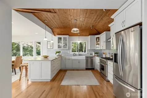 5930 Rose Loop NE Bainbridge Island WA 98110
