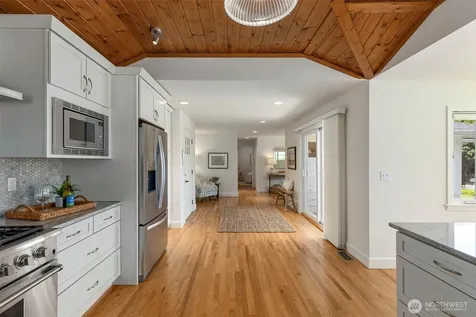 5930 Rose Loop NE Bainbridge Island WA 98110