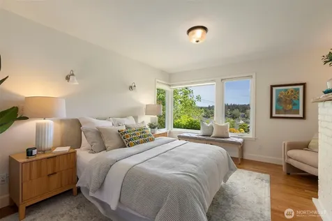 5930 Rose Loop NE Bainbridge Island WA 98110