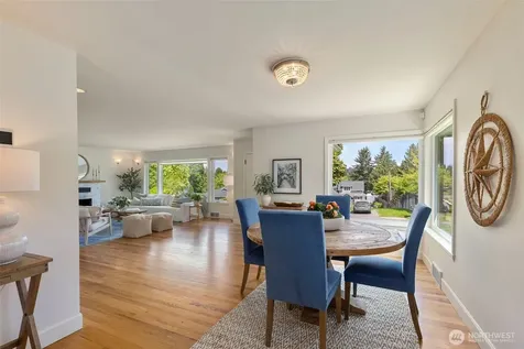 5930 Rose Loop NE Bainbridge Island WA 98110