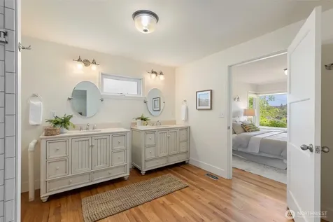5930 Rose Loop NE Bainbridge Island WA 98110
