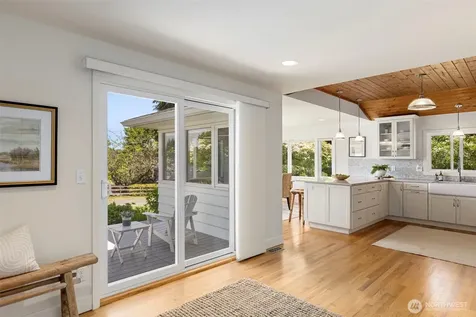5930 Rose Loop NE Bainbridge Island WA 98110