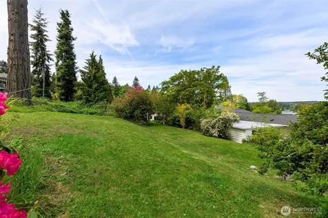 5930 Rose Loop NE Bainbridge Island WA 98110