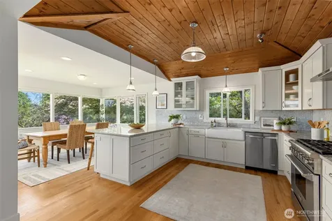 5930 Rose Loop NE Bainbridge Island WA 98110