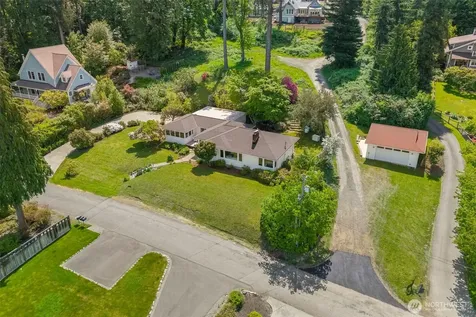 5930 Rose Loop NE Bainbridge Island WA 98110
