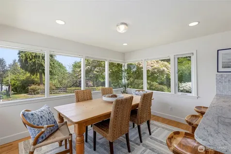 5930 Rose Loop NE Bainbridge Island WA 98110