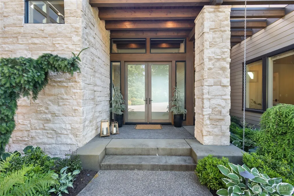946 7th Court Fox Island WA 98333