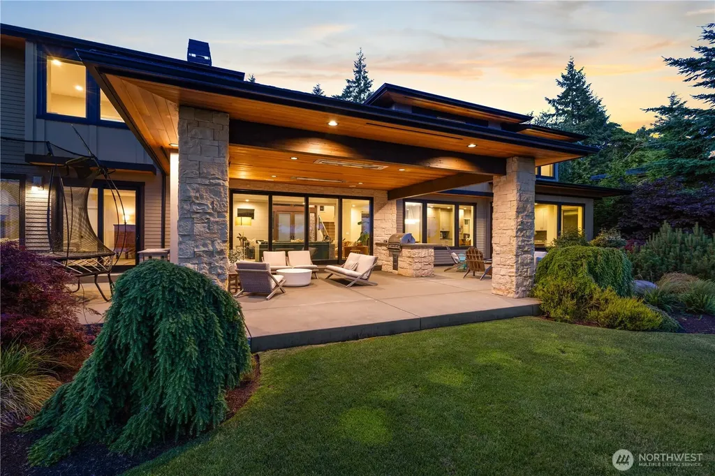 946 7th Court Fox Island WA 98333