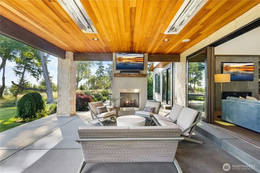 946 7th Court Fox Island WA 98333