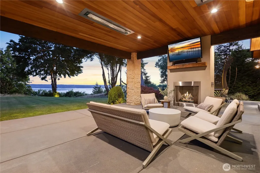 946 7th Court Fox Island WA 98333