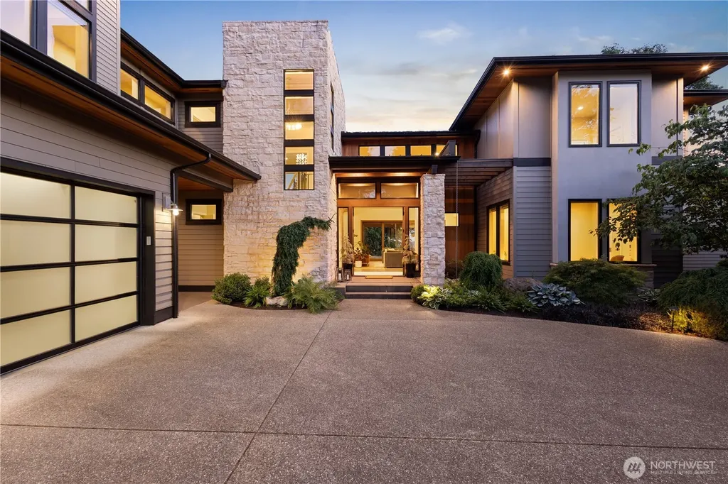 946 7th Court Fox Island WA 98333
