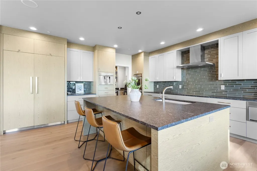 946 7th Court Fox Island WA 98333