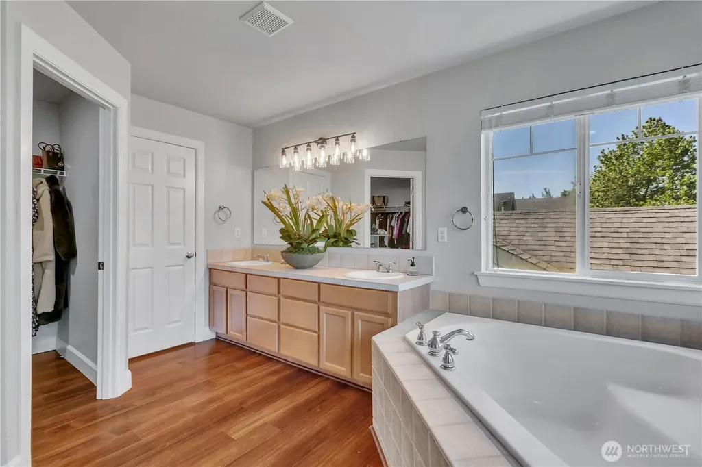 4933 Diana Court SE Auburn WA 98092