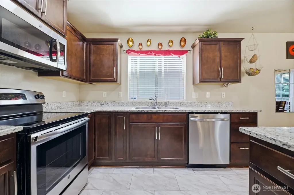 2231 SE Kelby Circle Port Orchard WA 98366