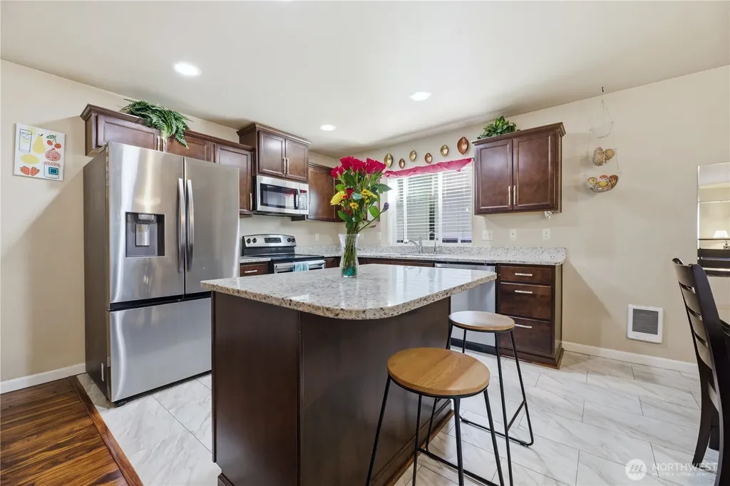 2231 SE Kelby Circle Port Orchard WA 98366
