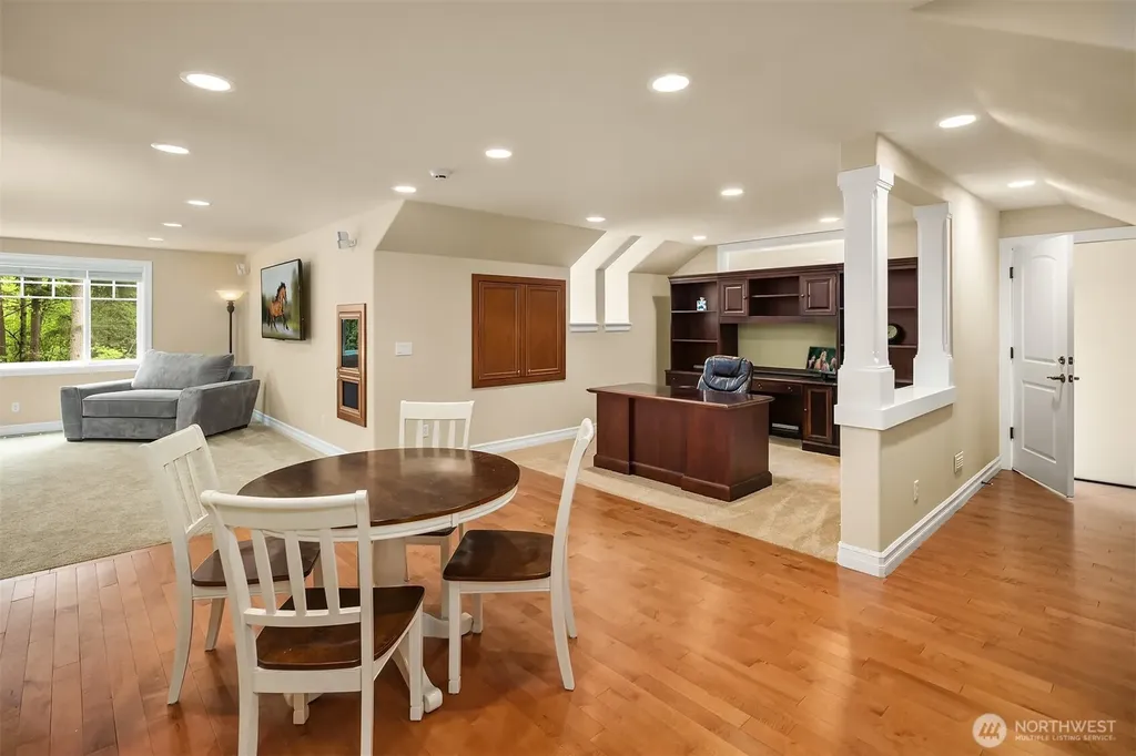 19632 183rd Way SE Renton WA 98058