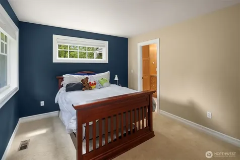 19632 183rd Way SE Renton WA 98058