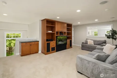 19632 183rd Way SE Renton WA 98058