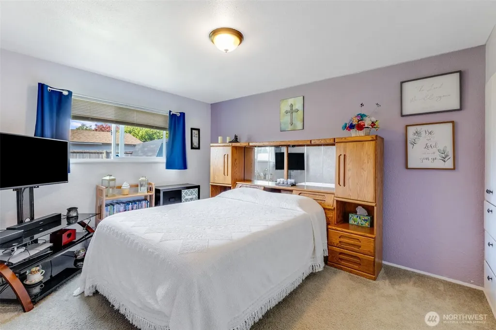 519 S 92nd Tacoma WA 98444