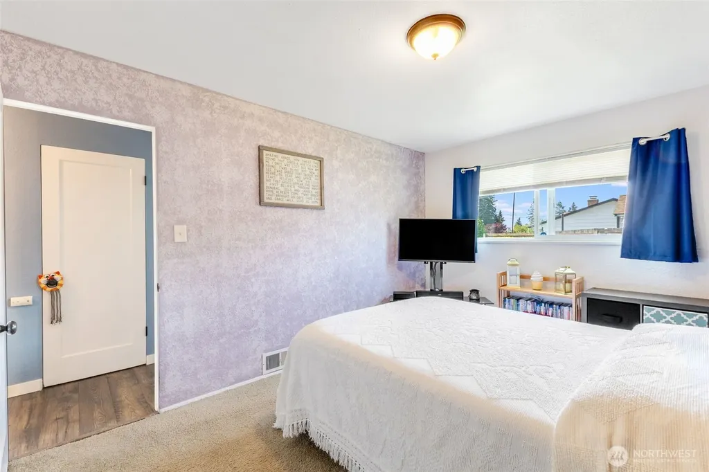 519 S 92nd Tacoma WA 98444