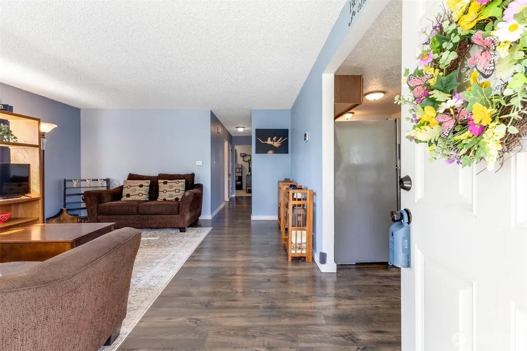 519 S 92nd Tacoma WA 98444