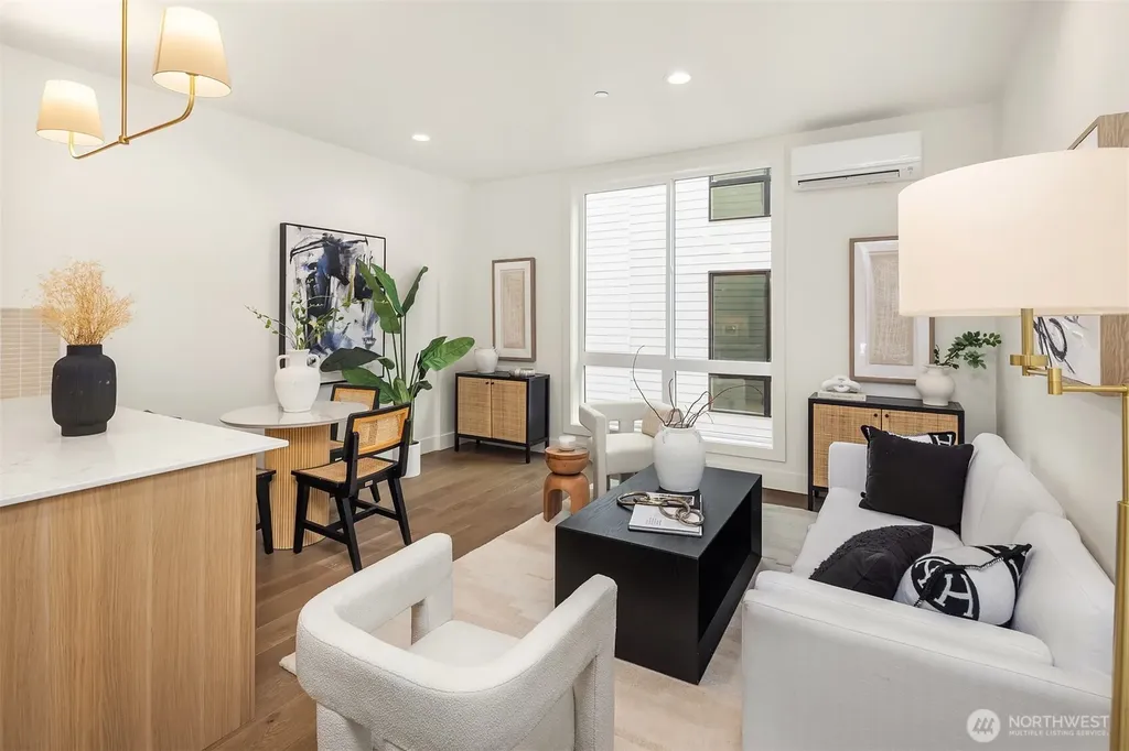 4419 2nd Avenue NE Seattle WA 98105