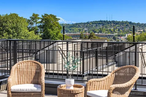 4419 2nd Avenue NE Seattle WA 98105